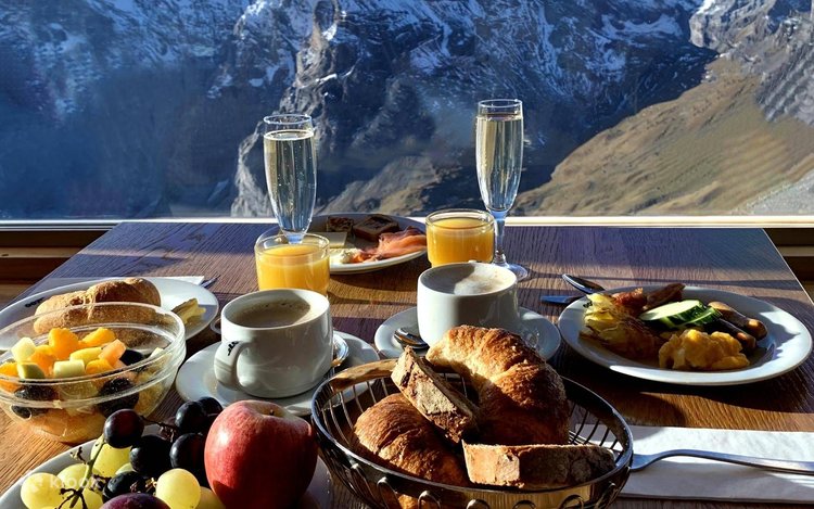 Schilthorn - Piz Gloria Cable Car Ticket in Lauterbrunnen - Klook