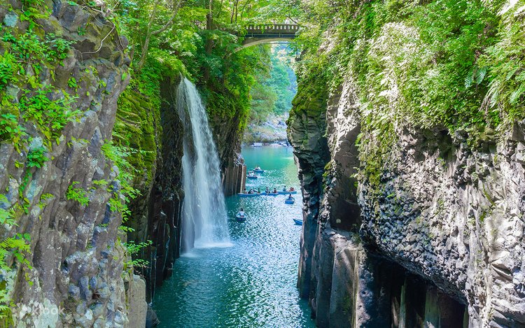 Kamishikimi Kumanoza Shrine, Ama-Iwato Shrine, Takachiho