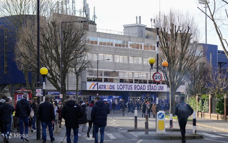 クイーンズパークレンジャース　VIPパス ロフトゥス・ロードでのクイーンズ・パーク・レンジャーズFCの