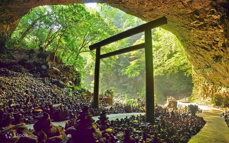 Kamishikimi Kumanoimasu Shrine & Takachiho Gorge One-day