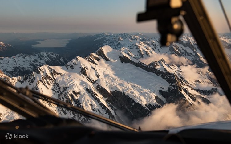 氷河を滑る アルプス山脈最大、アレッチ氷河をスキー滑走！ | FUNSWISS アルプス