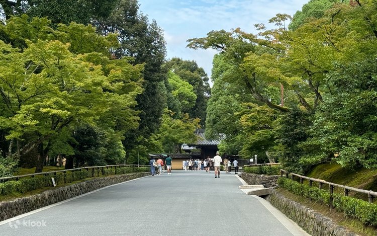京都: 熟練ガイドの金閣寺ツアー (90分) - Klook