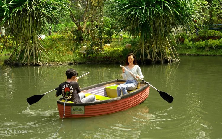 Ona oglining uyiga porno tomosha qilish uchun kelgan. Tori Black HD porno tomosha qiling