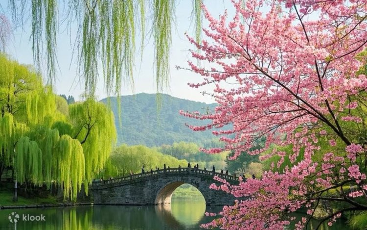 中国の風景刺繍、西湖三潭印月九曲橋風景 杭州西湖遊覧船で三潭印月を鑑賞＋無形文化遺産うちわ絵付け体験