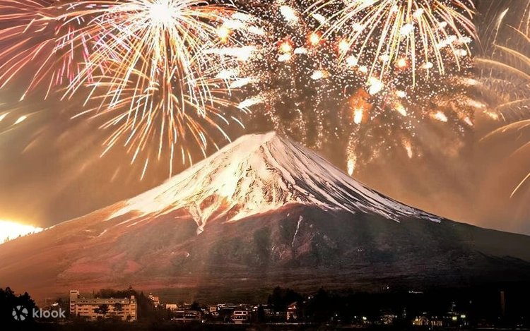 河口湖冬花火と富士山 河口湖冬花火（南都留郡富士河口湖町）の日程・開催情報 - 花火