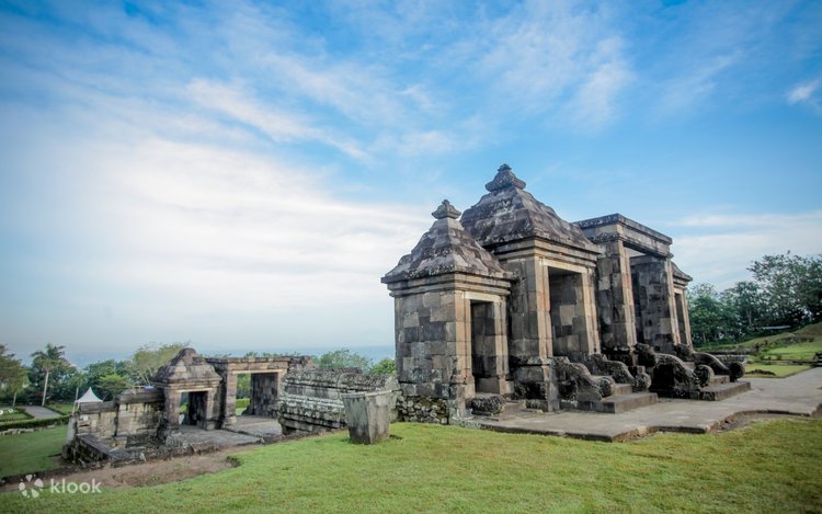 Situs Ratu Boko istana reruntuhan sunset panorama Prambanan Yogyakarta