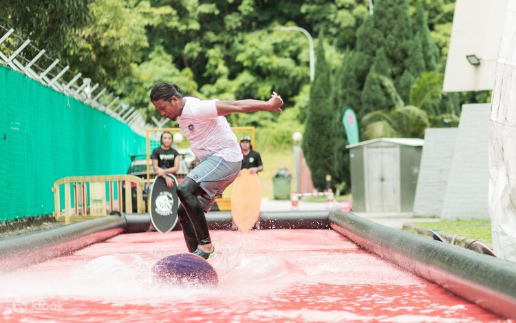 Skim Alleyによるシンガポールフラットランドスキムボード体験 - Klook