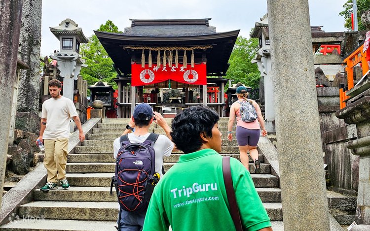 京都伏見稲荷大社少人数グループツアーウォーキングツアー | Klook