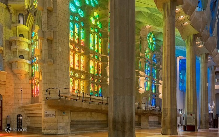 [Korean Guide] [Aura Tour] 💜Small Group💜 Sagrada Familia Interior Tour ...
