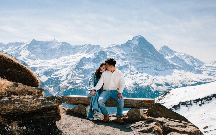 Pemotretan Pasangan Fotografi Romantis di Pegunungan Alpen Swiss - Klook Indonesia