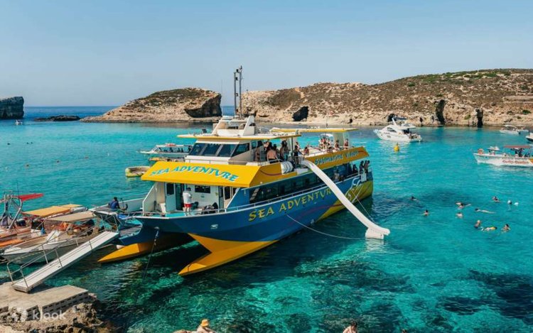 ゴゾ島、コミノ島、クリスタルラグーン、ブルーラグーン 1日観光