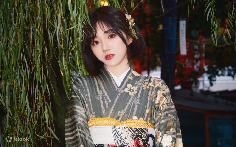 観音寺 着物 まとめて 和装 小物 和服 冠婚葬祭向け 派手な柄は無いです リメイク ハンドメイド はぎれ 色留袖：E293 桂由美 藤鼠 菊に唐草七宝(E296)| 色留袖レンタル