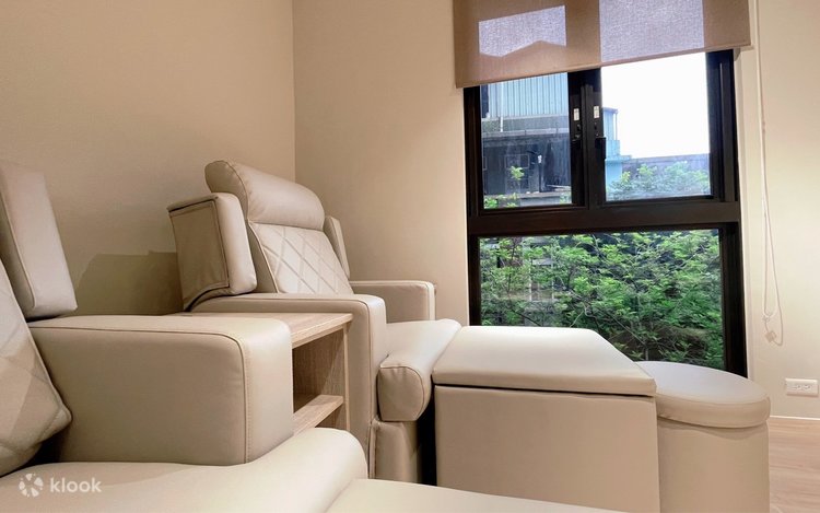 良品◎マッサージ台　LUSSO ⭐︎千葉県エリア　お値下げ相談可能　配達します。 BウェーブSHIRAI - BウェーブSHIRAI added a new photo — at B