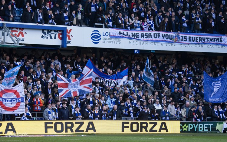 クイーンズパークレンジャース　VIPパス ロフトゥス・ロードでのクイーンズ・パーク・レンジャーズFCの