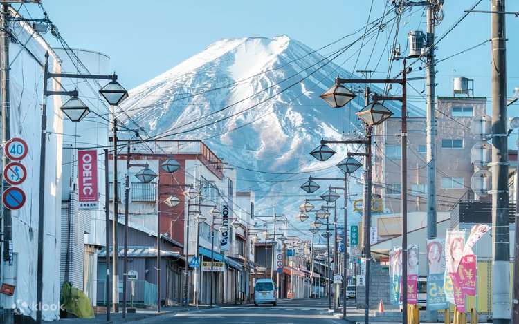 新倉山公園、富士山五合目、河口湖抹茶体験、忍野八海の日帰り