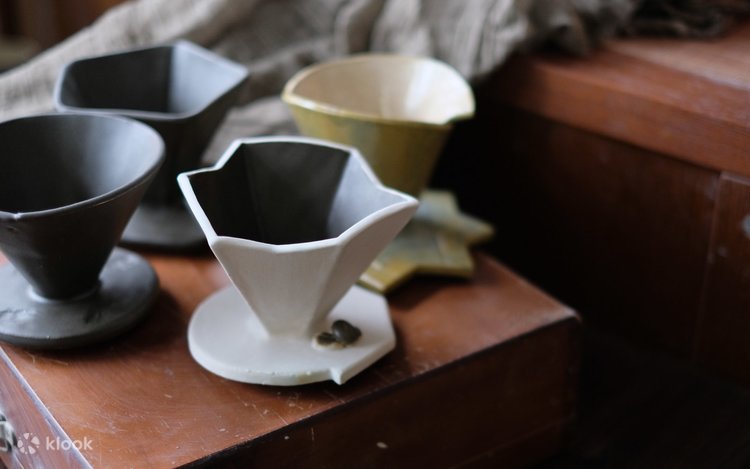 役に立たないスタジオ - セラミック体験ワークショップ |手造りの陶器