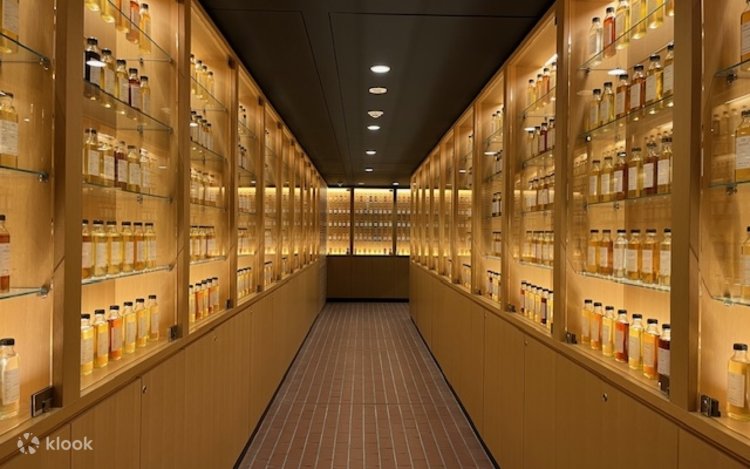 最後の山崎蒸留所産品【超レア・古酒】サントリーリザーブ(約５４年前の山崎蒸留所) hqdefault.jpg