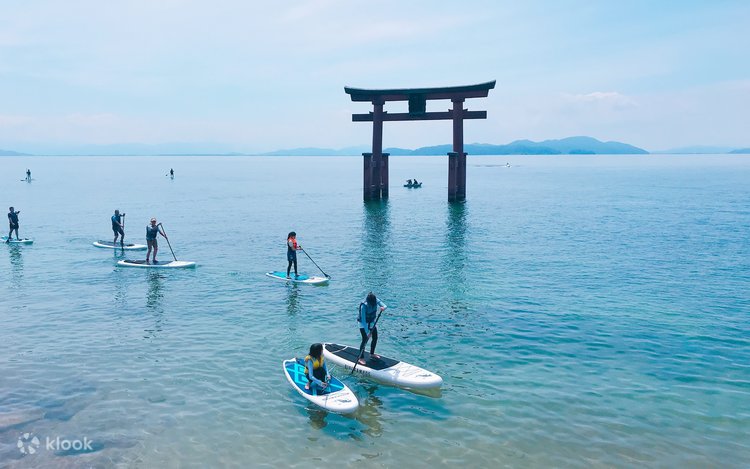 琵琶湖でスタンドアップパドルボード体験と白鬚神社参拝 - Klook