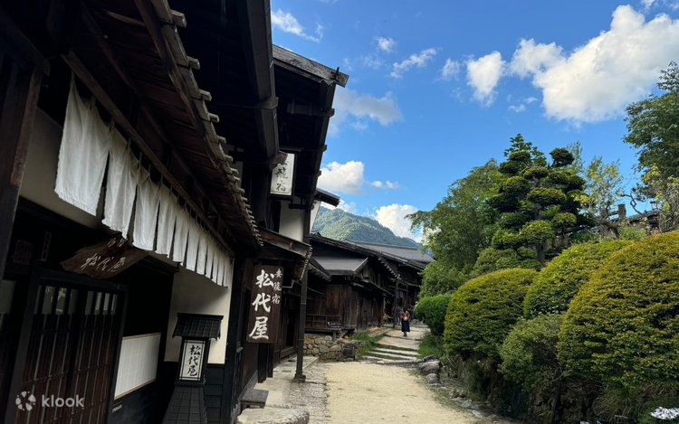 妻籠の宿　銀鼠の甍と恵那山　 パステル画 妻籠の宿 銀鼠の甍と恵那山 パステル画 妻籠の宿