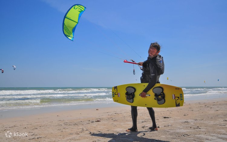 KBAによるホアヒンでのカイトボーディング体験 - KiteBoarding