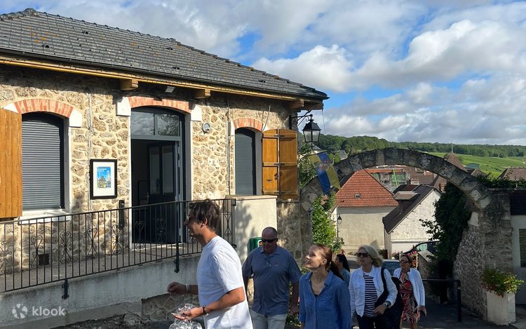 Authentic Champagne Tour: vineyards, 10 Tastings Lunch