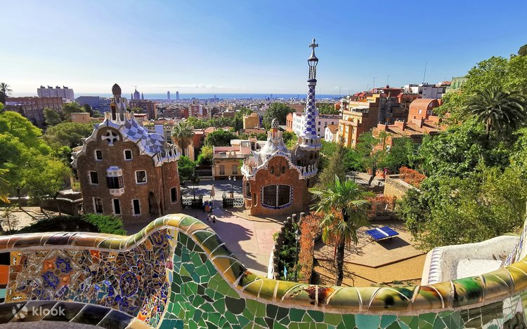 Park Güell Gaudí Barcelona グエル公園　ガイドブック Book on Park Güell, photos and the history of Gaudí's work
