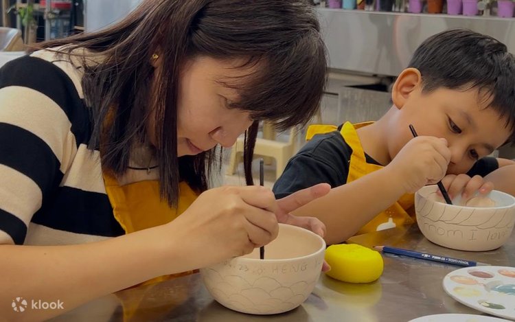 陶器　絵画をする人 陶器 絵画をする人