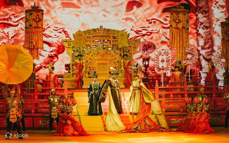 Novosibirsklik nozik qizlarning yalangoch, ehtirosli, seksual dumbalari Qora tanlilar kokraklarini paypaslaydilar