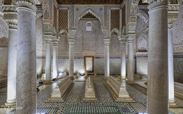 マラケシュのバイーア宮殿とバディ宮殿、サアード朝の墓ツアー | Klook