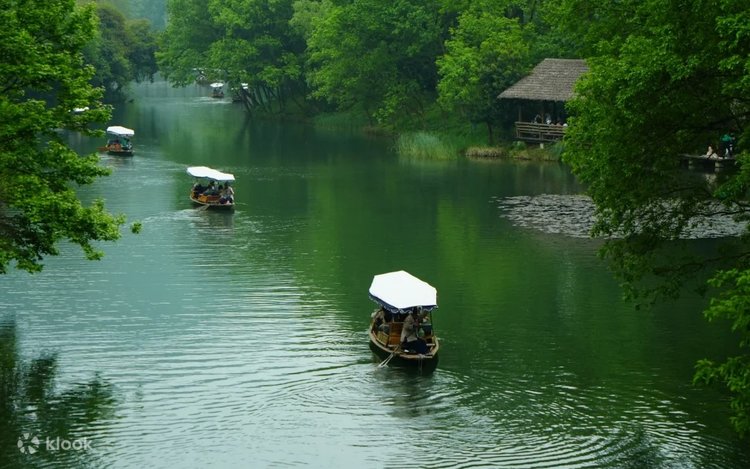 Hangzhou West Lake Painted Boat Tour to Three Pools Mirroring the