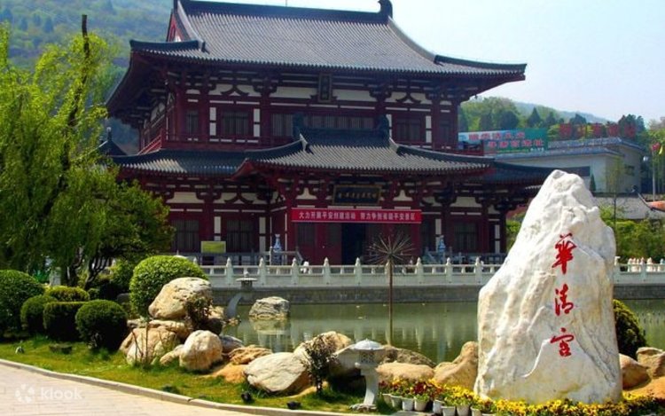 Katta kokrakli qiz erotik va jinsiy aloqa bilan shugullanadi