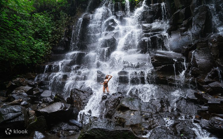 Onlayn porno: Qiz travesti soradi