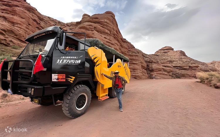 張掖発 七彩丹霞・平山湖大峡谷 日帰りツアー 丹霞地形の奇観を満喫