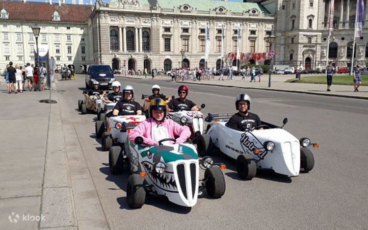 プラハ旧市街でスリル満点のゴーカートアドベンチャー | Klook