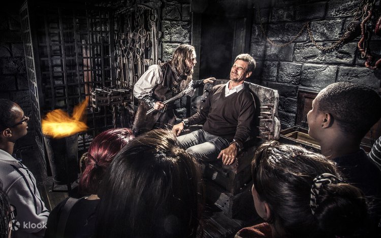 「The London Dungeon/ロンドン・ダンジョンのガイドブック2冊」 The London Dungeon/ロンドン・ダンジョンのガイドブック2冊」