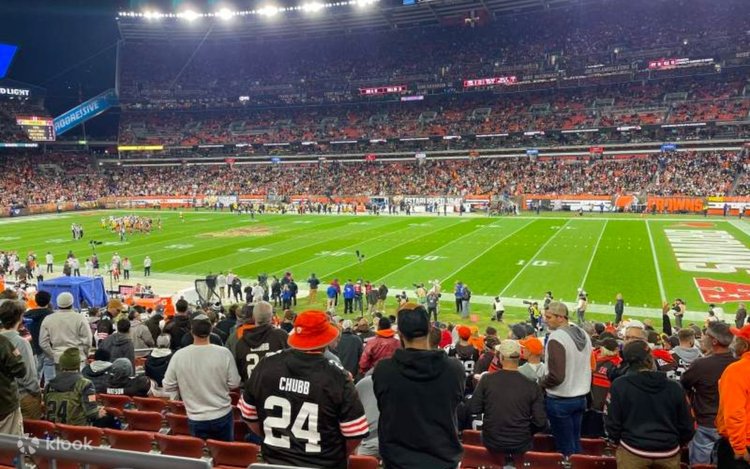Cleveland Browns Football Game at Cleveland Browns Stadium
