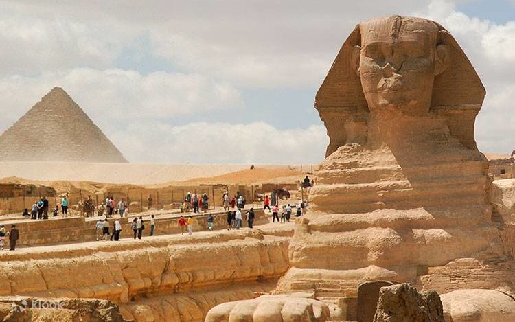 ギザのピラミッドとスフィンクスを巡る半日ツアー | Klook