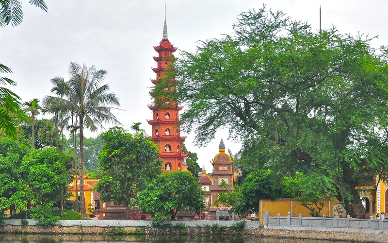 Explore Hanoi city in a day