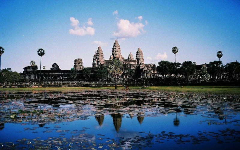 Featured tour with 6 reviews: Angkor wat ticket & guided tour or transportation