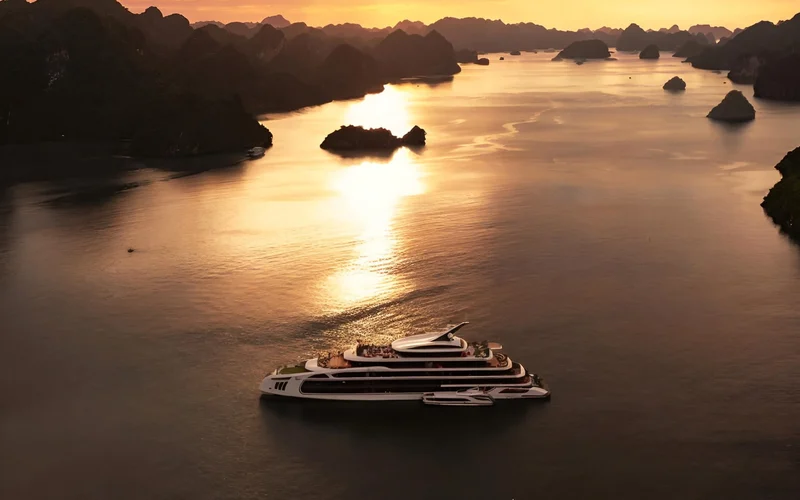 Private tour price range for Boat Tours from Ha Long from 121 USD and average 121 USD Private tour price range for Boat Tours from Ha Long from 121 USD and average 121 USD