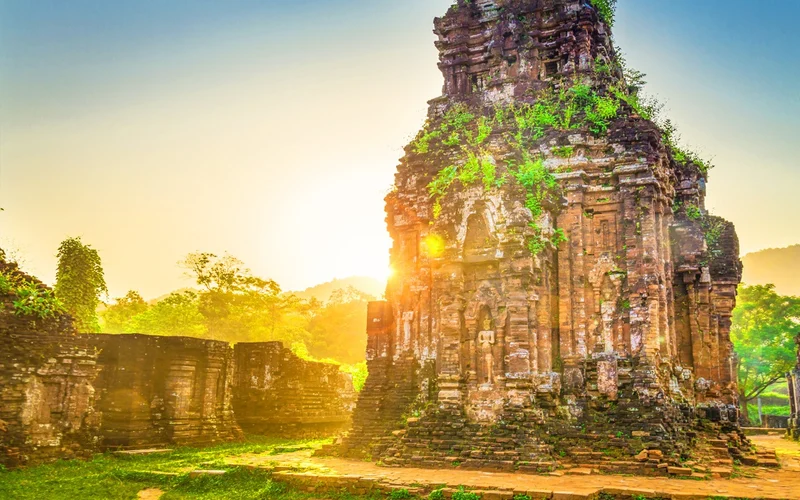Amazing My Son Sanctuary Deluxe Tour