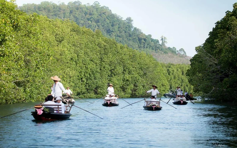 Thai Gondola Cruise Experience at Koh Chang