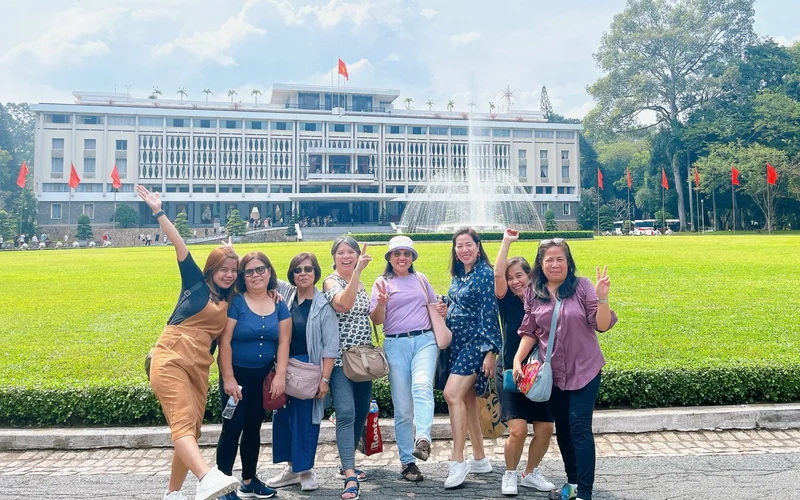 War Remnants Museum and Independence Palace Walking Tour