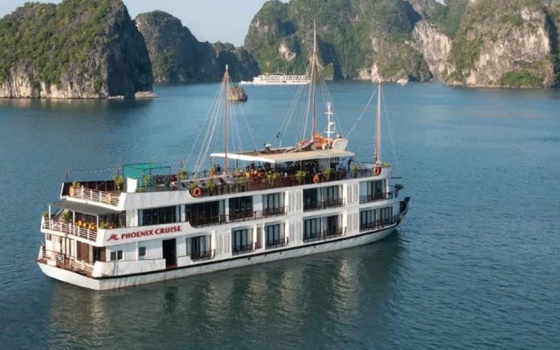 Luxury Tour: Phoenix 2D1N Cruise: Ha Long Bay Tour with Sung Sot and Ti Top