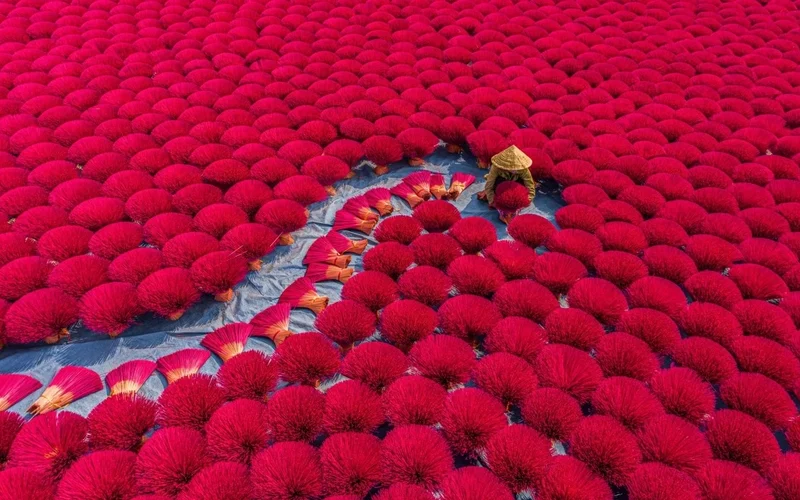 Highest score tour: All-in-One Full-day Hanoi: Incense Village, City Tour & Train Street | 5 rating