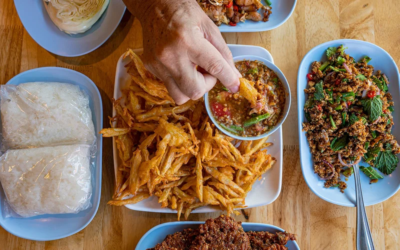 Hua Hin 3.5-Hour Local Food Tour with Locals