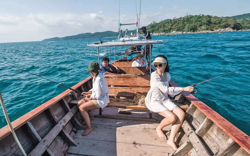 Average tour price for Longtail Boat Tours from Koh Lipe around 857 THB Average tour price for Longtail Boat Tours from Koh Lipe around 857 THB