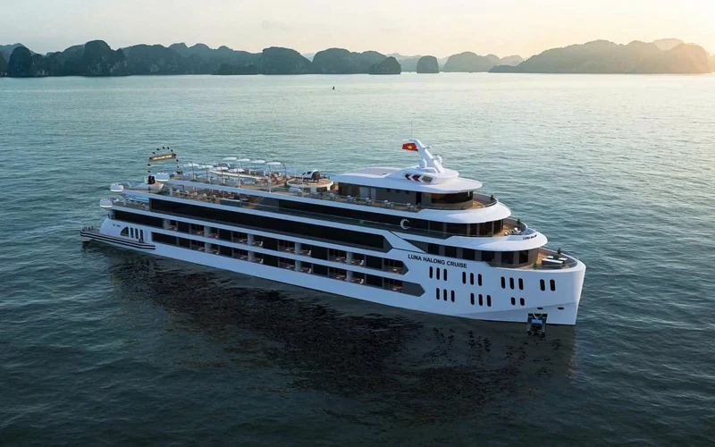Featured tour with 12 reviews: Luna Halong Day Cruise: Ha Long Bay, Sung Sot, Ti Top