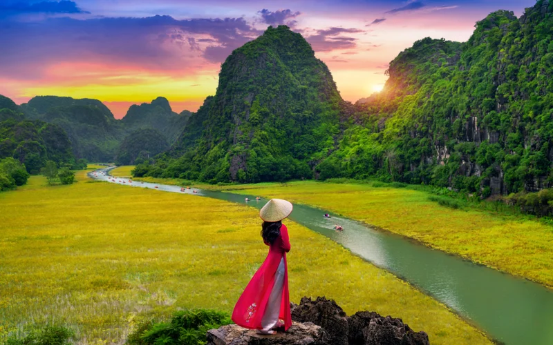 Majestic Trang An & Bai Dinh, Hang Mua Day Tour from Ha Noi