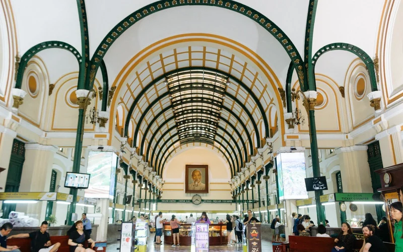 Custom Private Tour: Ho Chi Minh City Highlights (4 Hours) with Vietnamese/Chinese/English-Speaking Driver